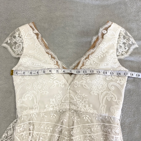 Ivory Lace Sheath Dress Size 4 - Picture 13 of 15